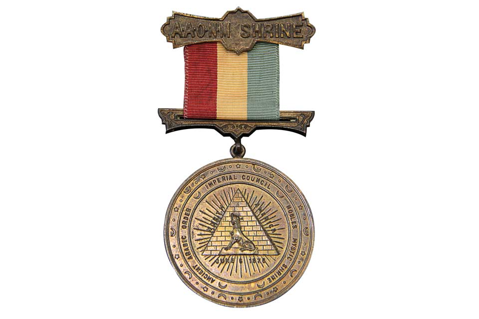 Insigne de la session impériale de 1876, exposé au siège international des Shriners à Tampa, en Floride