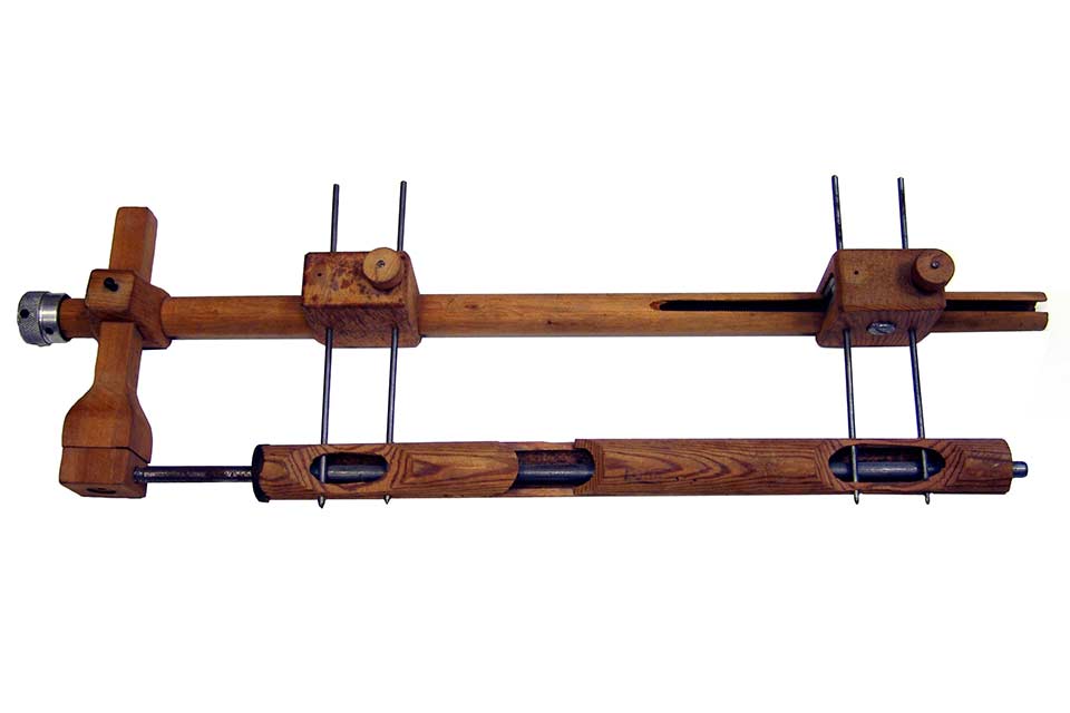 Knochenverlängerungsgerät aus Holz aus den 1930er Jahren