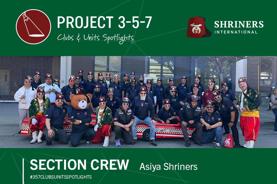 Miembros de la tripulación de la sección Asia