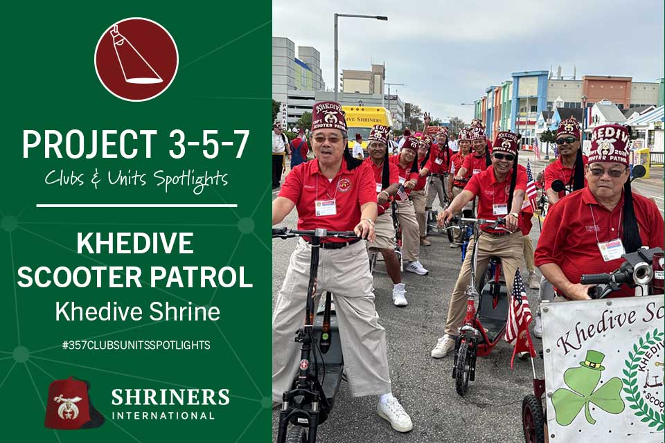 Projekt 3-5-7 Clubs und Einheiten im Rampenlicht; #357clubsunitsspotlights; Logo von Shriners International; Khedive Scooter Patrol, Khedive Shrine; Khedive Shriners auf Rollern bei einer Parade