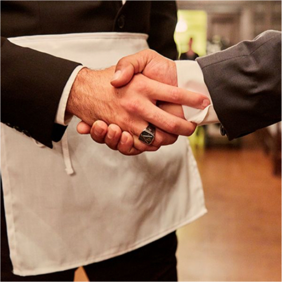 Les francs-maçons se serrent la main