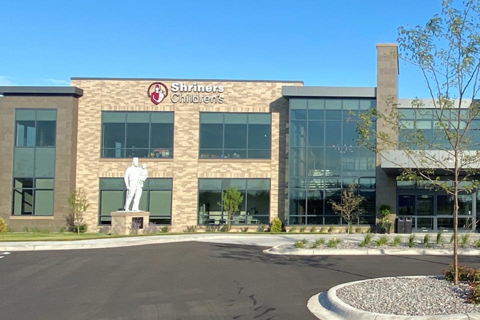 Shriners childrens twin cities building exterior