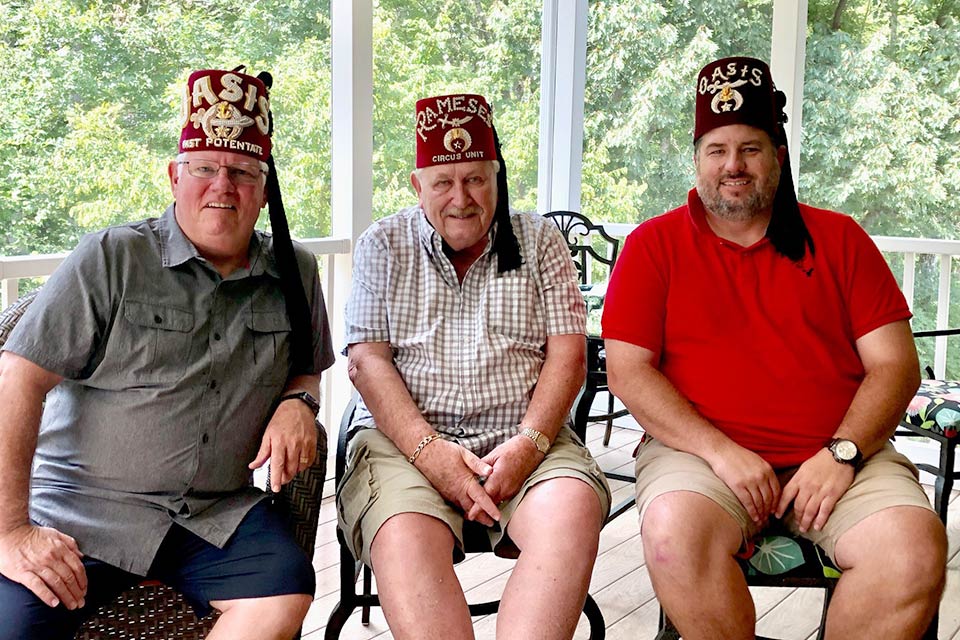 trois shriners