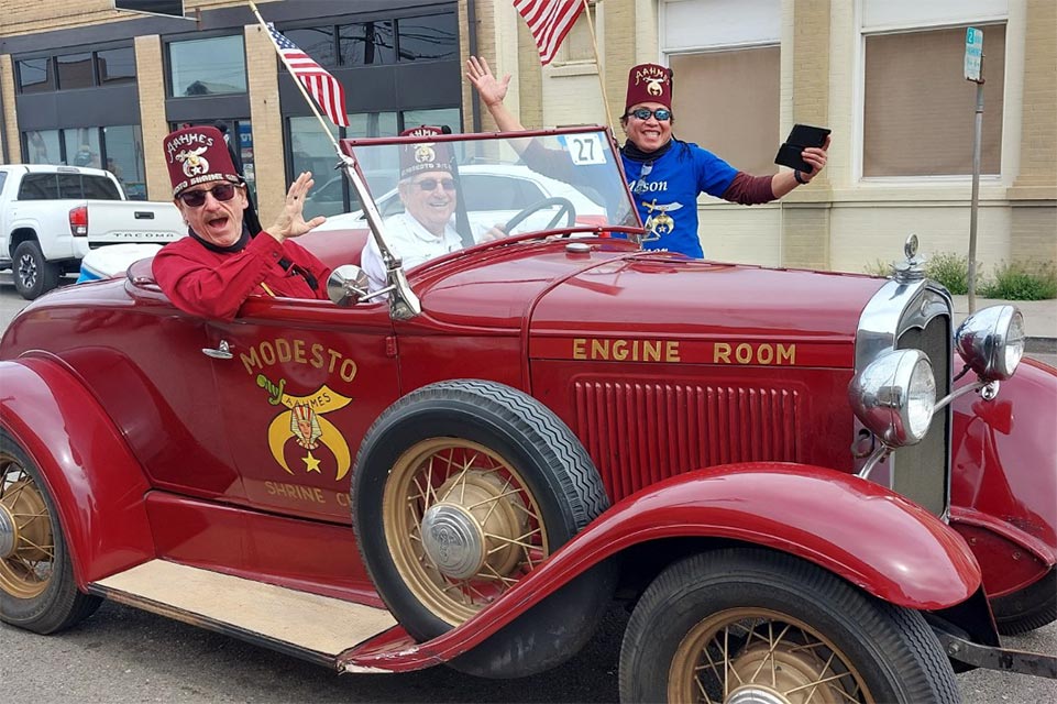 modesto shriners in car