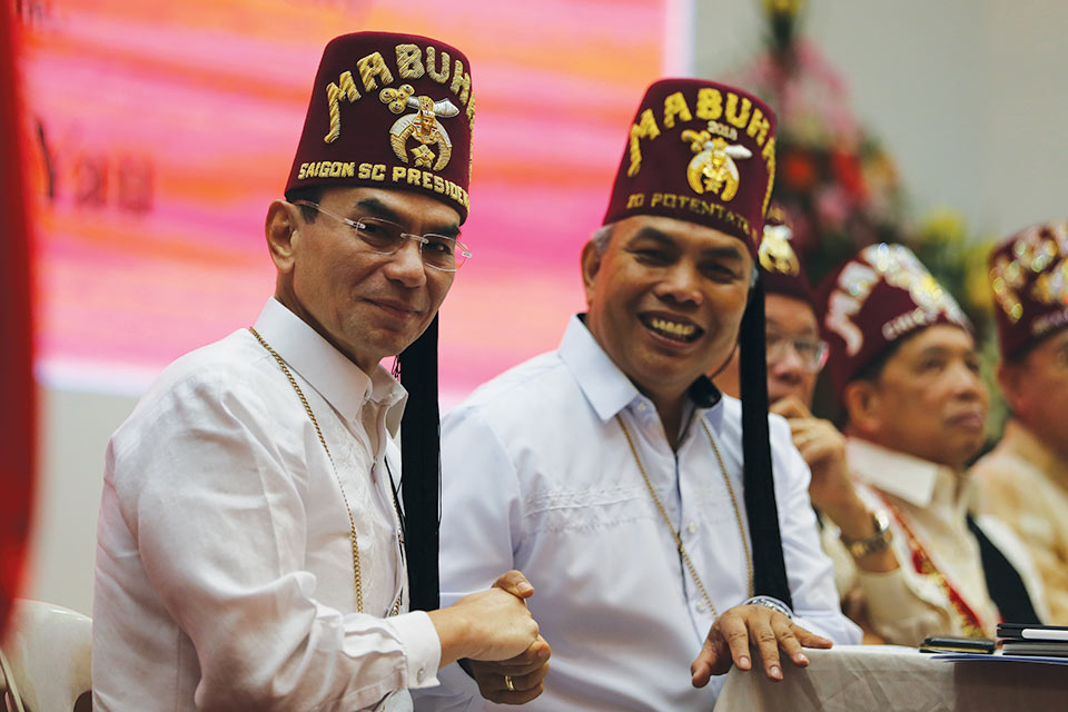 Lorenzo Guillermo shaking hands with another Noble