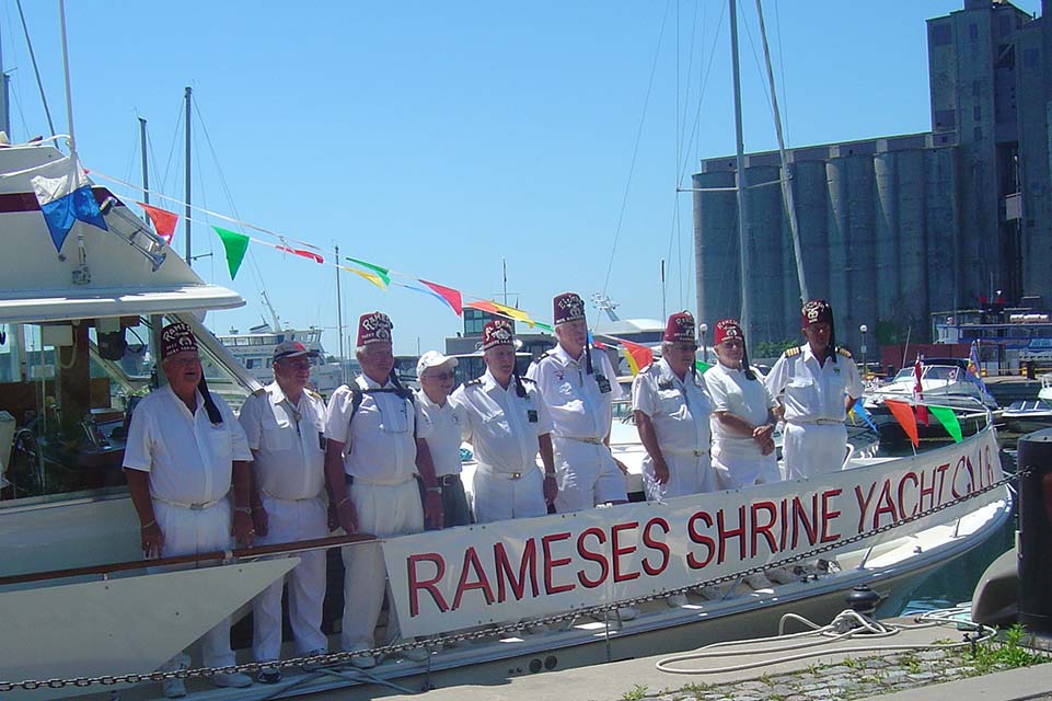 Yachtbesatzung auf dem Schiff