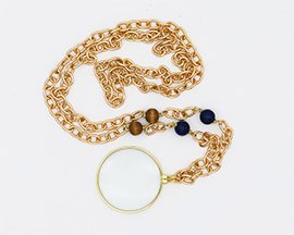 grand collier chaîne en or avec perles en bois et grand pendentif cercle