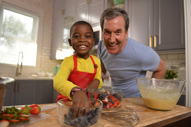 Vater-Mitglied-Kochen-mit-Kind